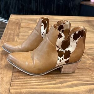 Pierre Dumas Tan and Brown Ankle Booties